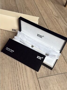 Mont Blanc White Fountain Pen with Silver Accents